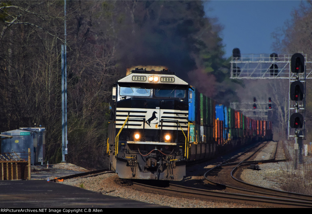 SD60Es Round The Bend At Mableton